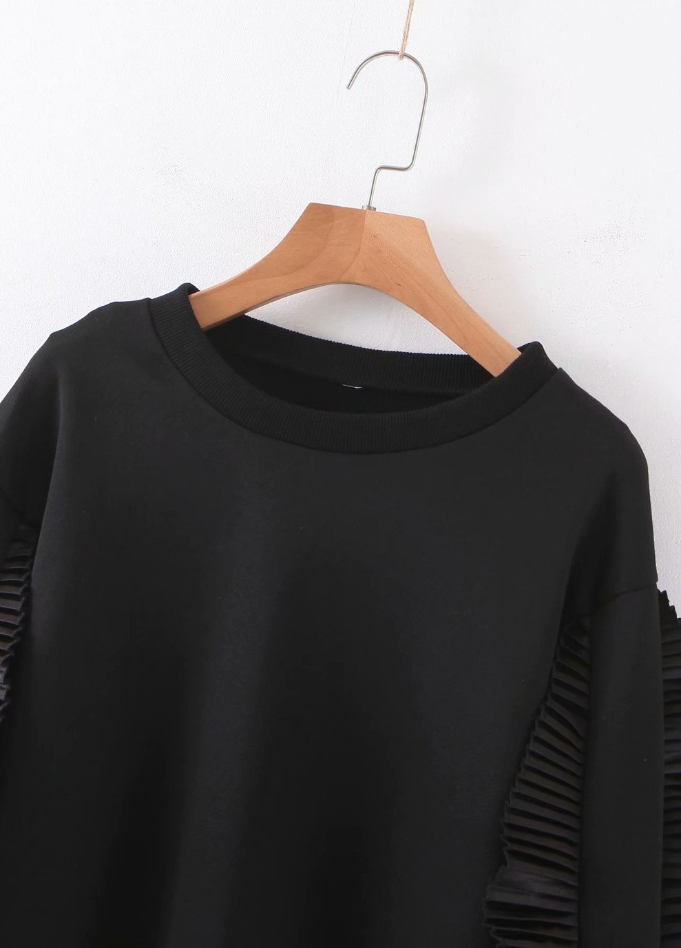 Свитшот женский с плиссированными деталями Bat Berni Fashion - крой однотонный черный кэжуал акрил - (231478559)
