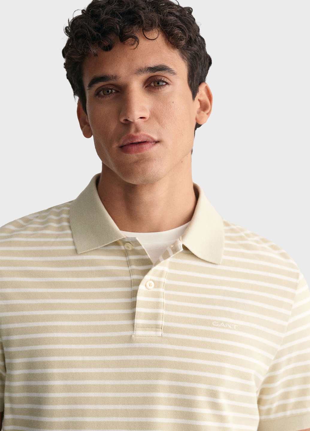Бежевая футболка-поло для мужчин Gant в полоску
