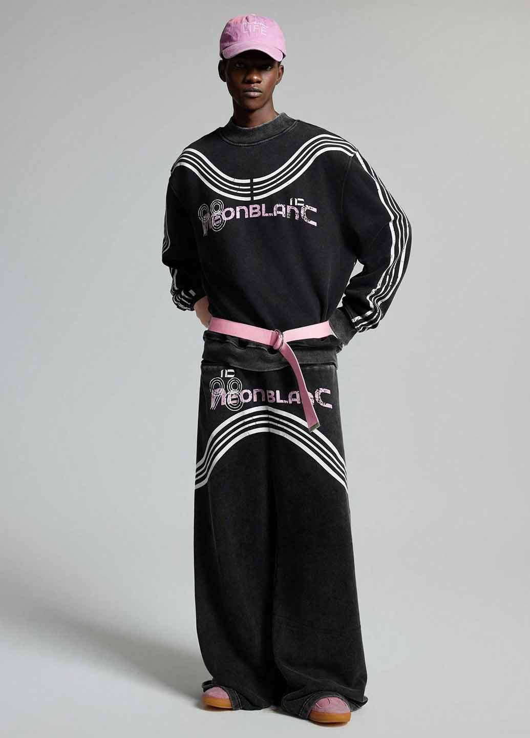 Чорний світшот SHEIN напис без декору (367005873)