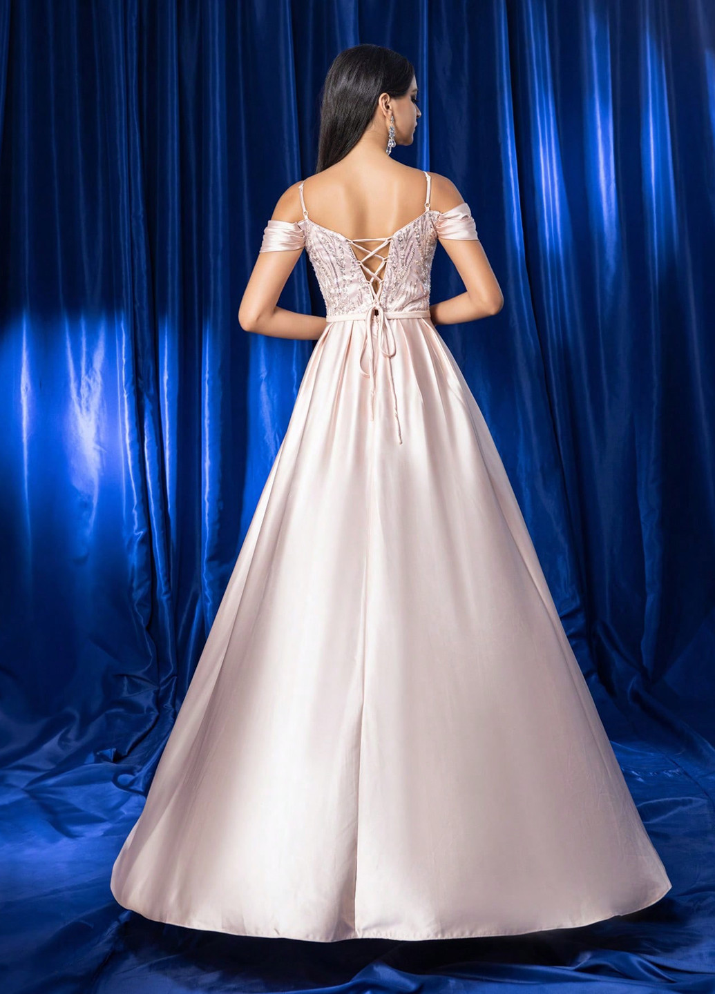 Кремовое вечернее платье с юбкой-солнце, с открытой спиной SHEIN однотонное