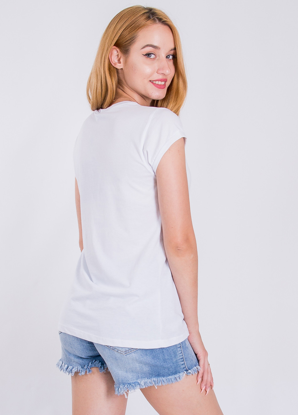 Белая летняя футболка Sarah Chole
