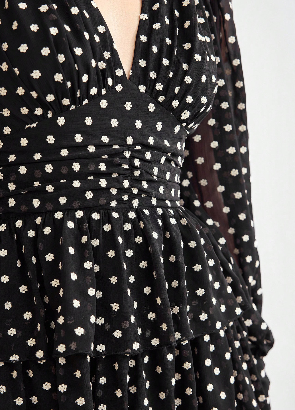 Черное кэжуал платье в стиле ампир, с юбкой-солнце SHEIN с цветочным принтом