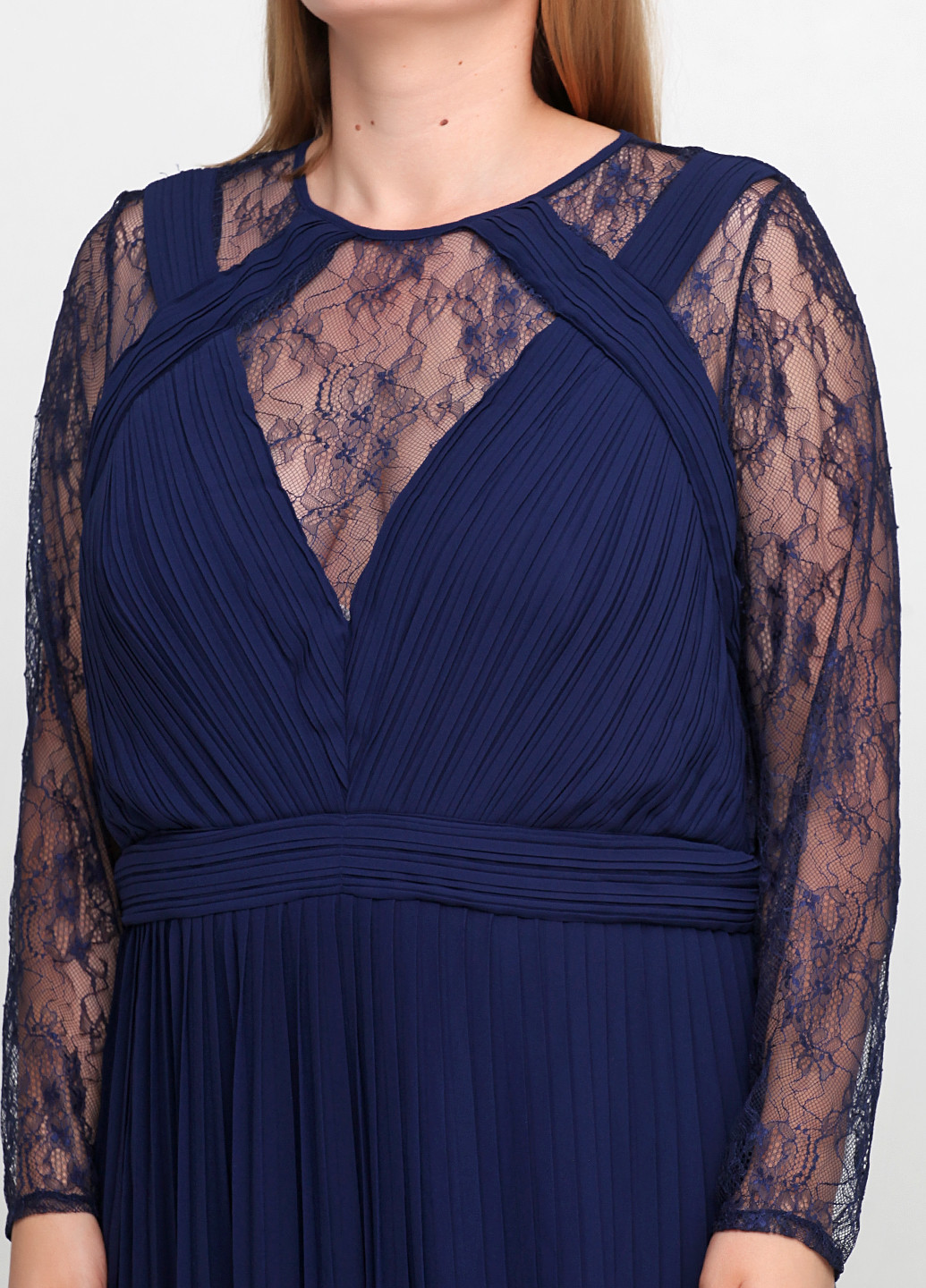 Темно-синее вечернее платье плиссированное TFNC London однотонное