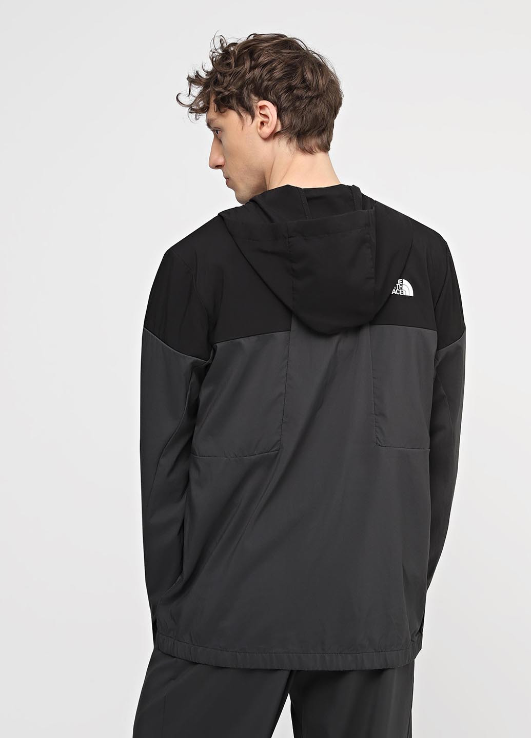 Сіра демісезонна вітровка The North Face