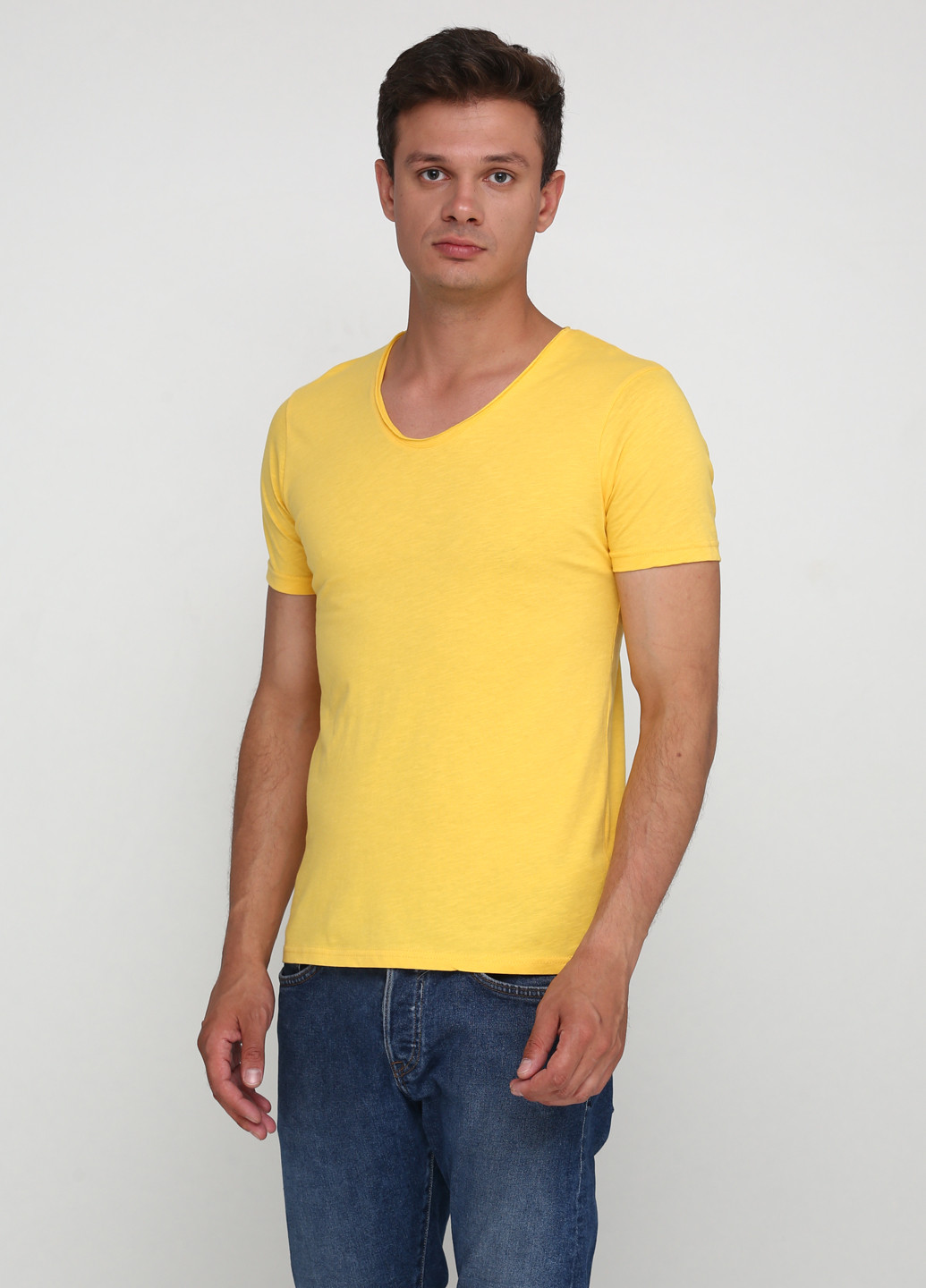 Желтая футболка C&A