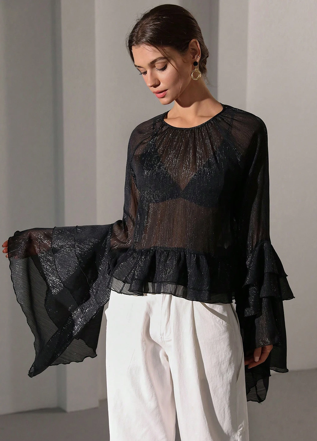 Чорна блуза з баскою SHEIN