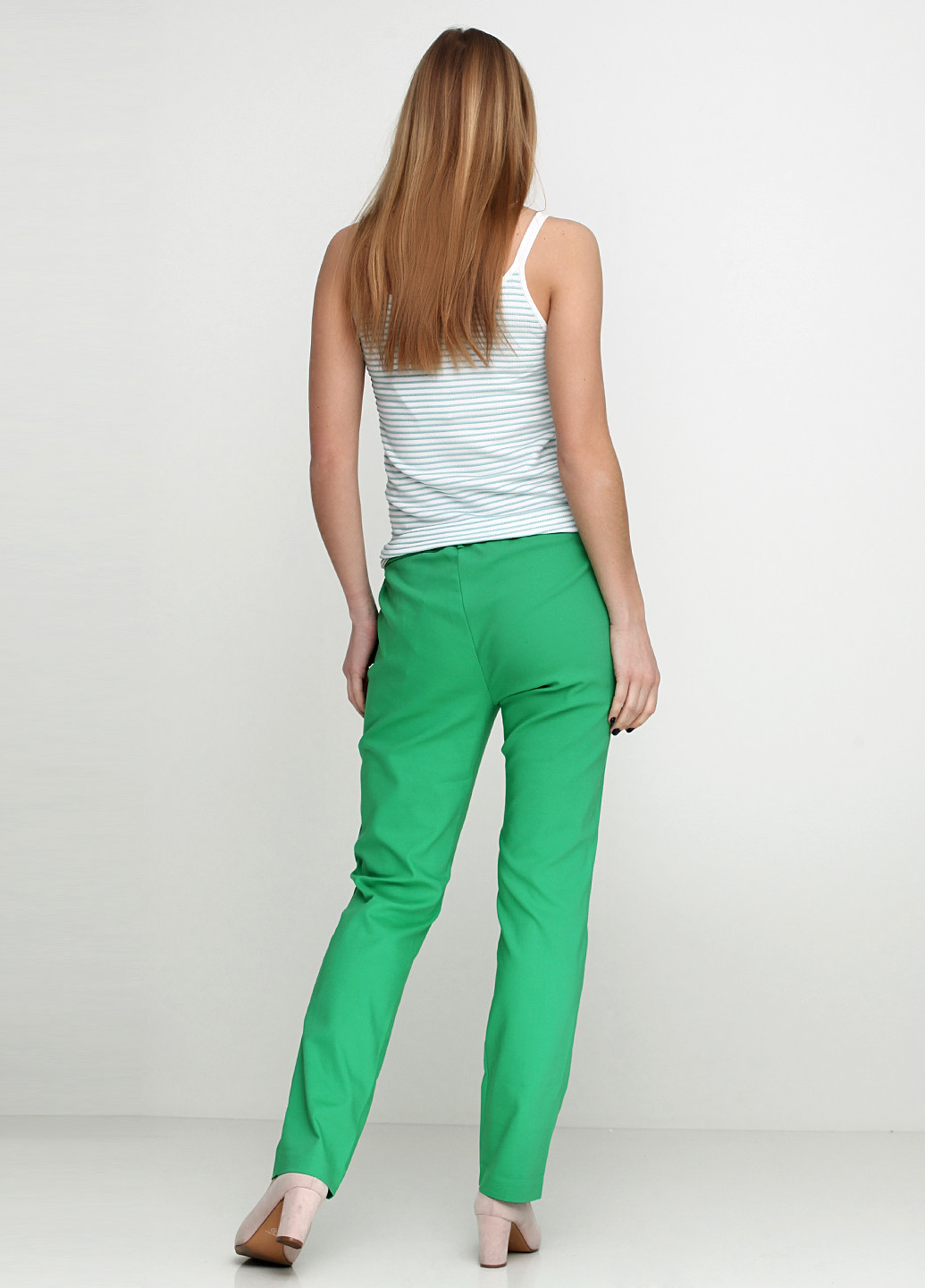 Зеленые кэжуал демисезонные зауженные брюки Sassofono