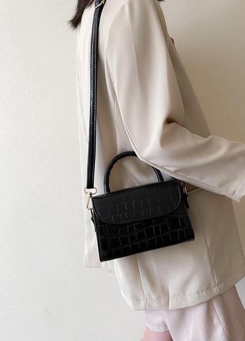 Женская классическая сумочка на ремешке кросс-боди через плечо крокодил рептилия змея черная NoName (242644358)
