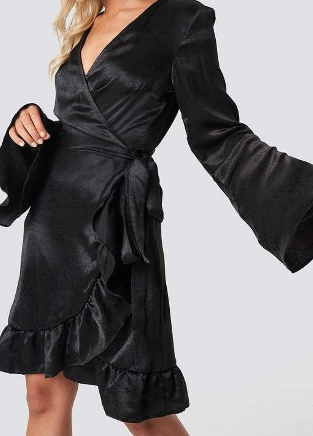 Черное кэжуал платье на запах Rut & Circle однотонное
