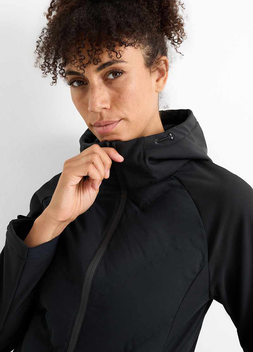 Черная демисезонная куртка C&A