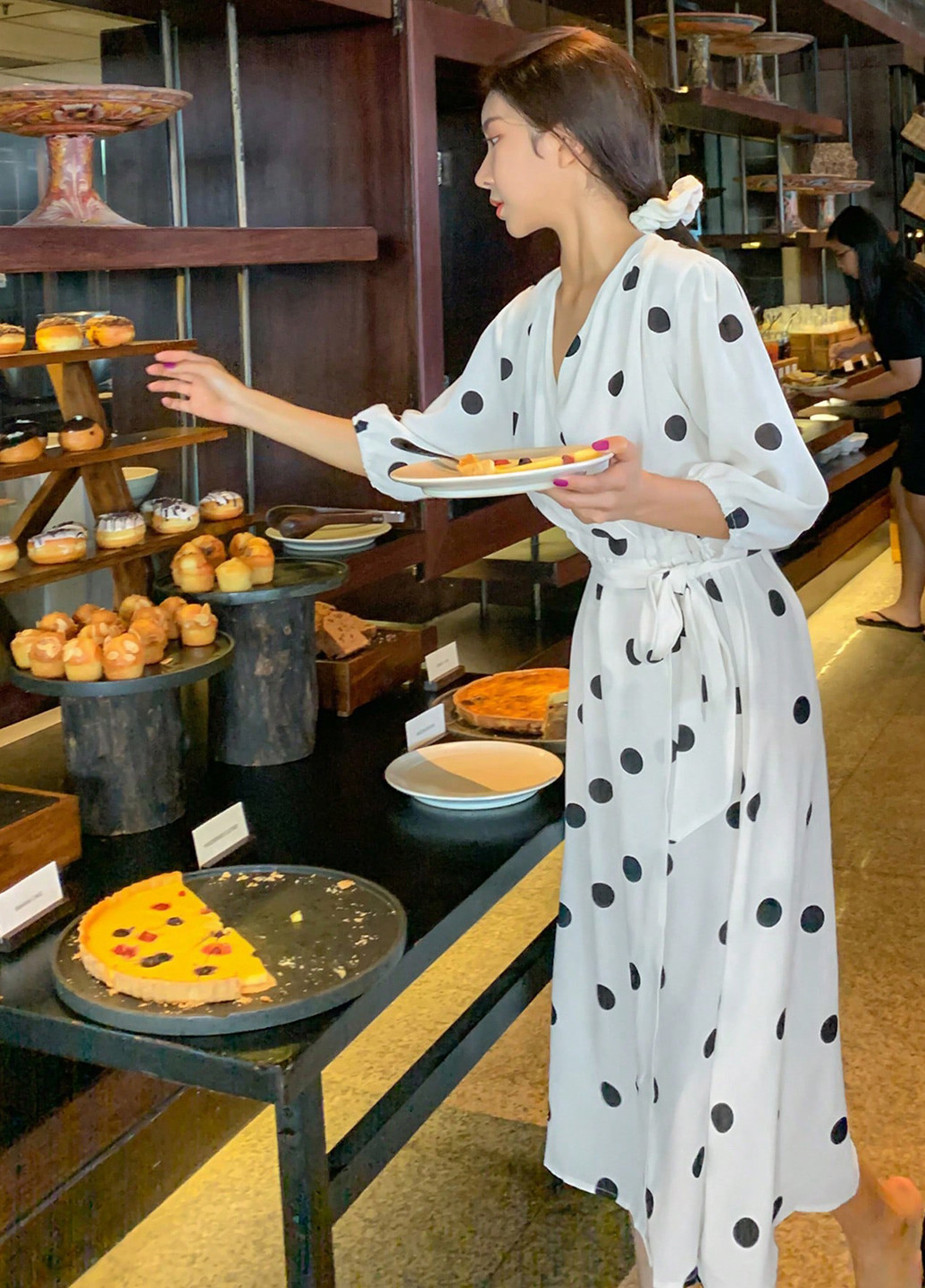 Белое праздничный, кэжуал платье на запах, а-силуэт SHEIN в горошек