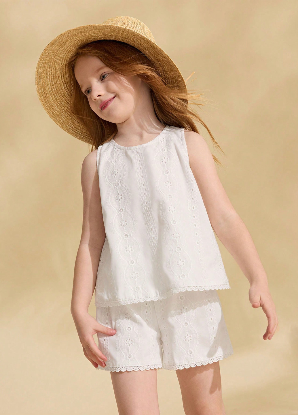 Белый летний костюм (блуза, шорты) SHEIN