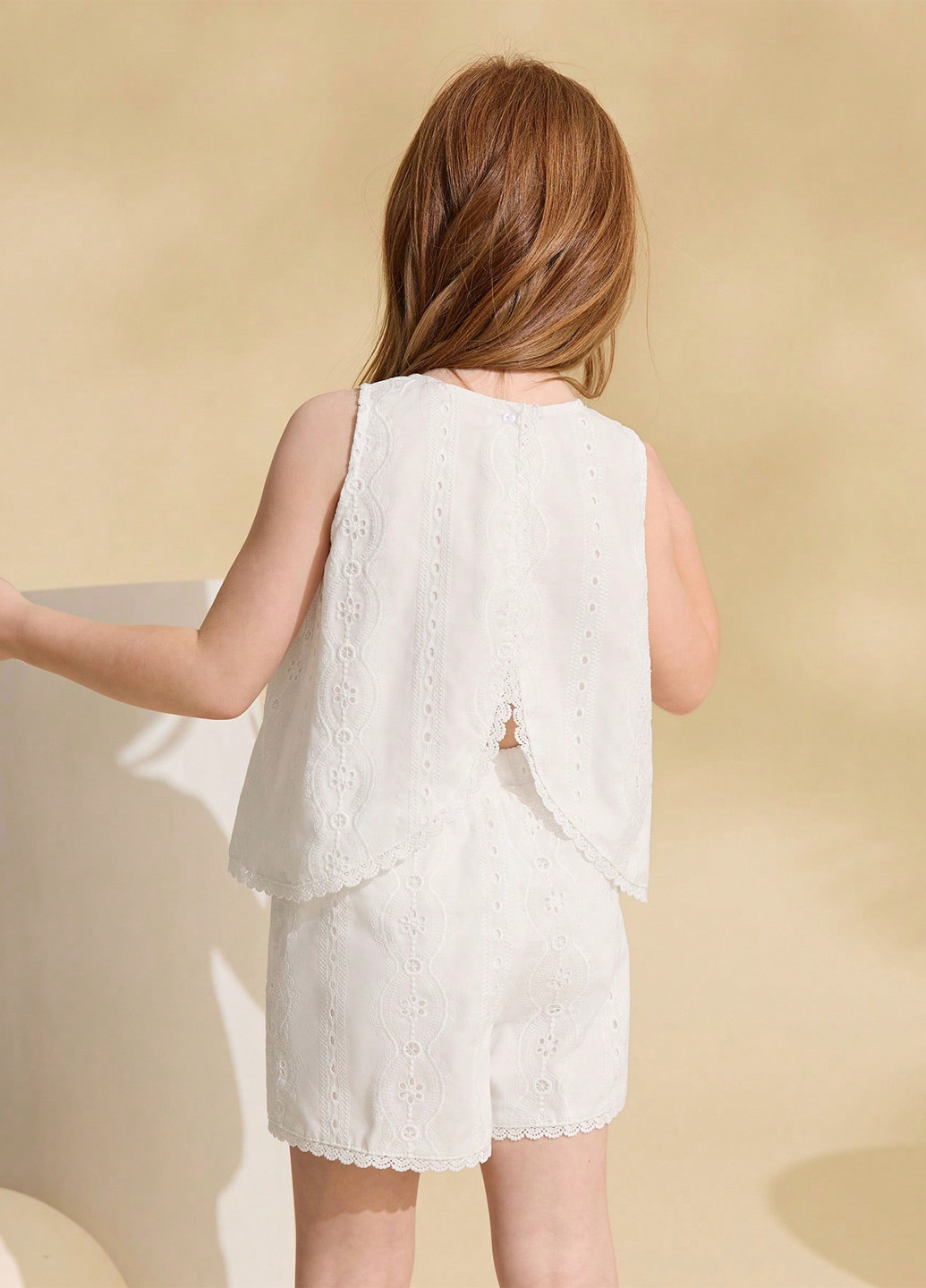 Белый летний костюм (блуза, шорты) SHEIN