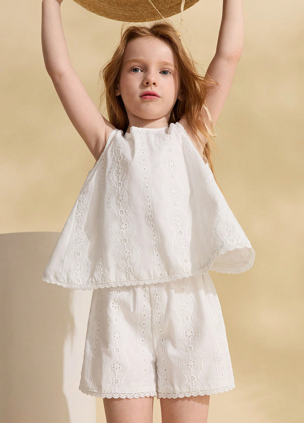 Белый летний костюм (блуза, шорты) SHEIN