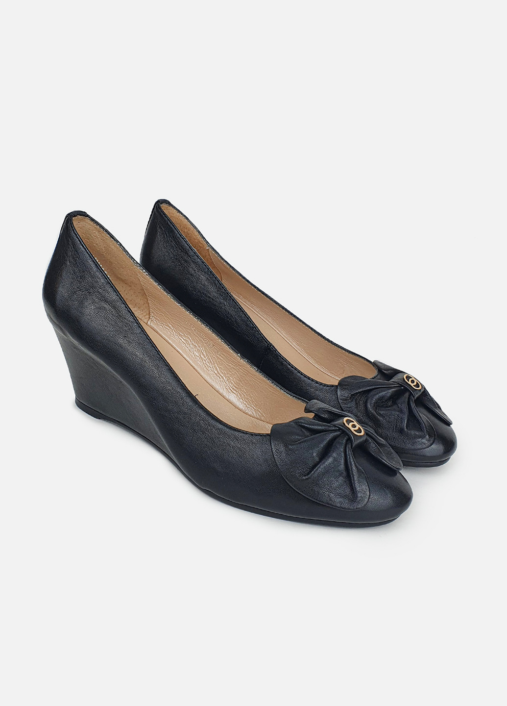 Женские туфли на танкетке кожаные черные Glossi