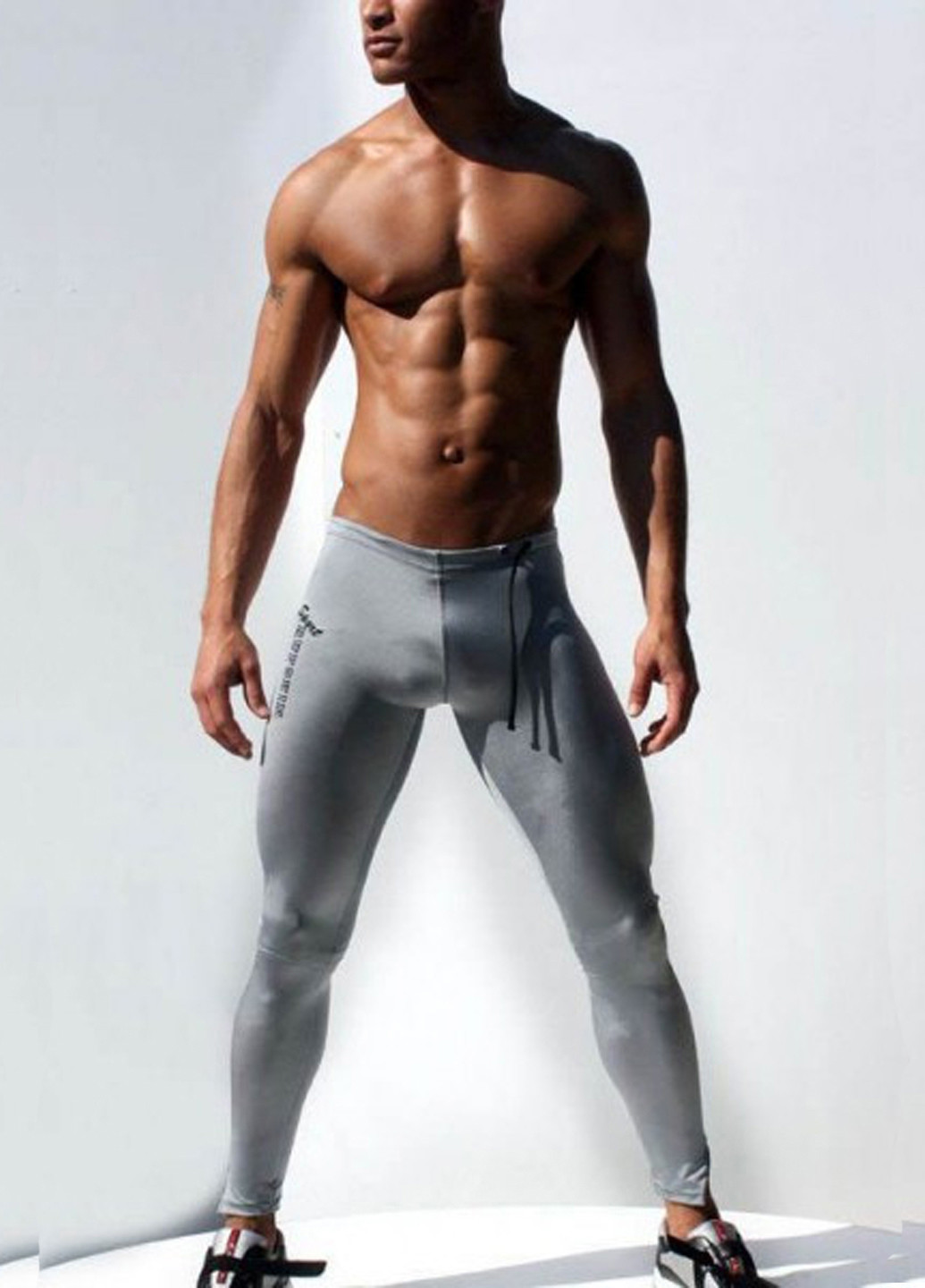 Серые спортивные демисезонные зауженные брюки AQUX