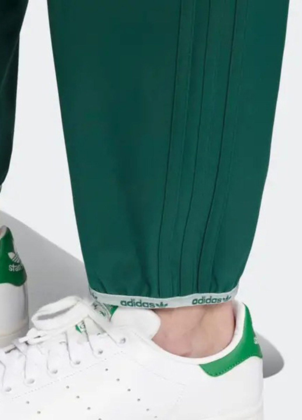 Зеленые спортивные демисезонные джоггеры брюки adidas