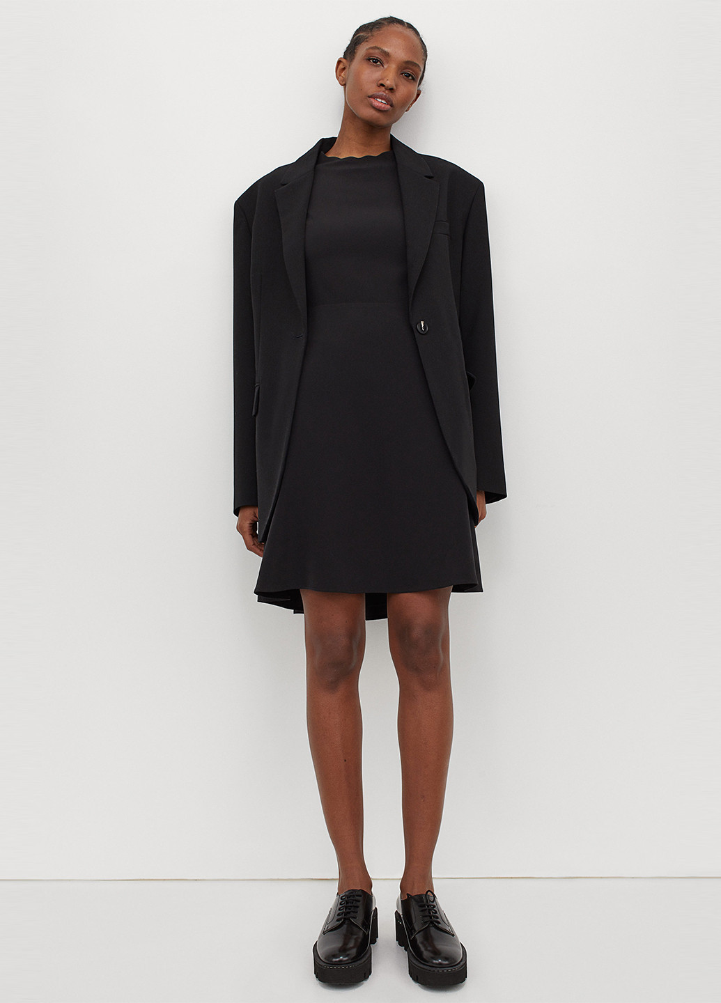 Черное деловое платье клеш H&M однотонное