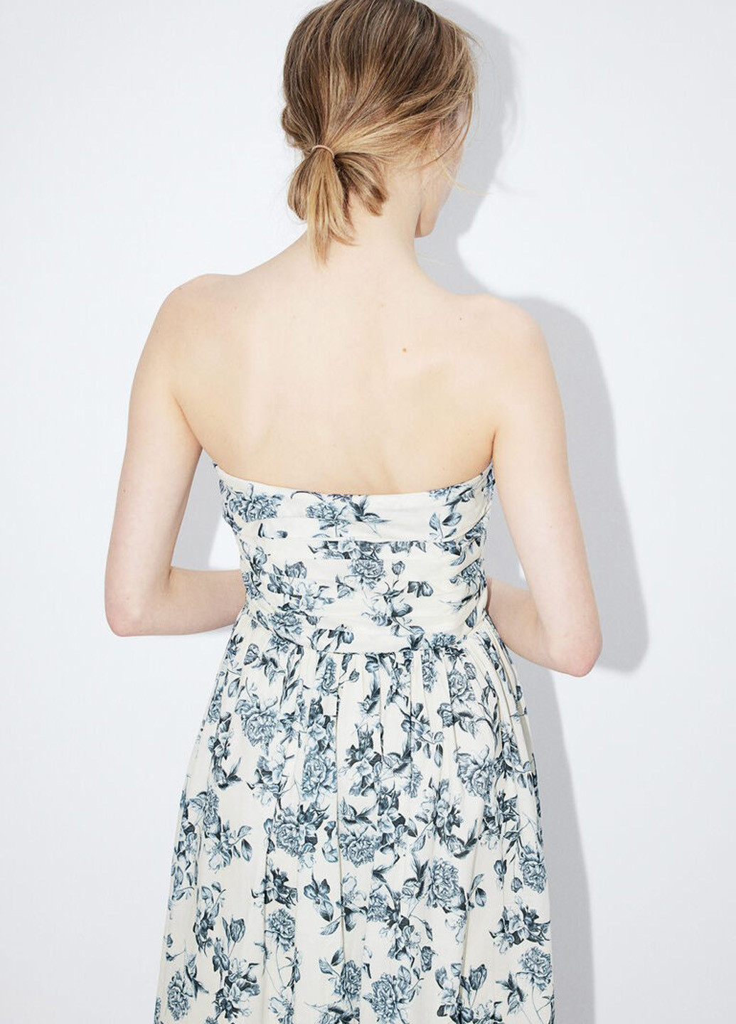 Кремова кежуал сукня з відкритими плечима, в стилі армпір, з відкритою спиною H&M з квітковим принтом