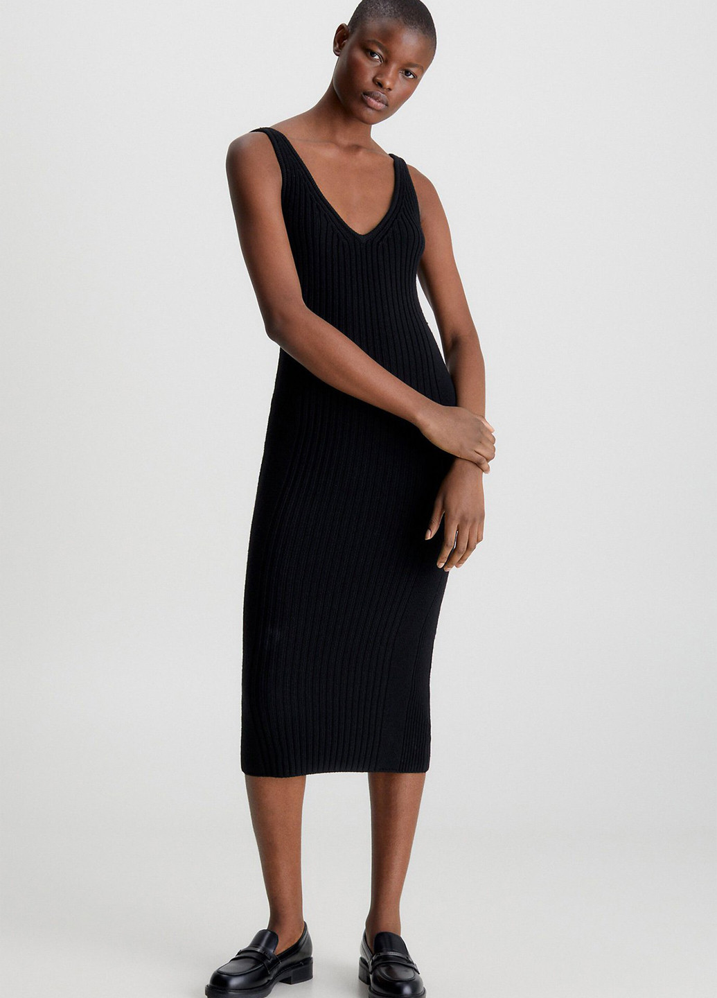 Черное кэжуал платье футляр Calvin Klein однотонное