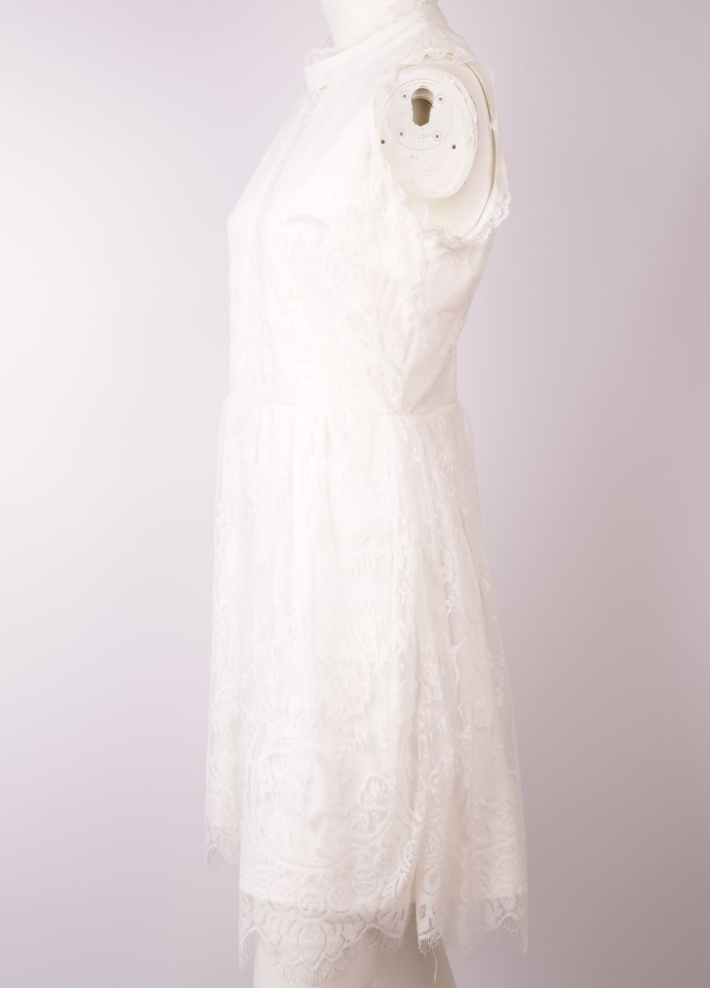 Белое коктейльное платье Asos однотонное