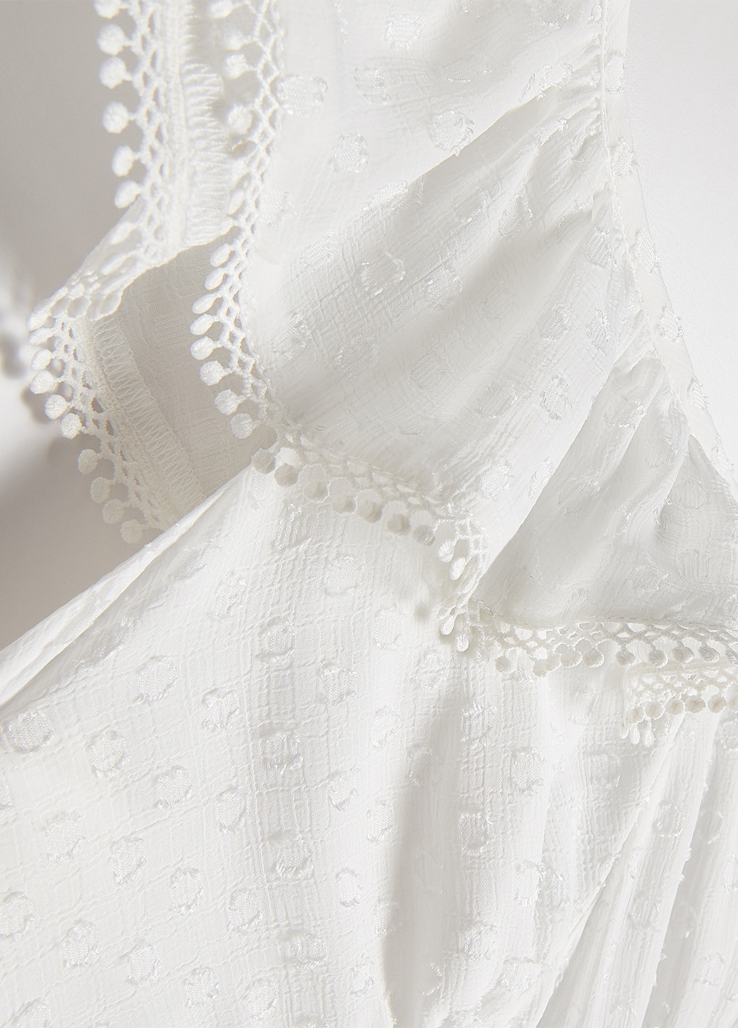 Белое кэжуал платье в стиле ампир Reserved однотонное