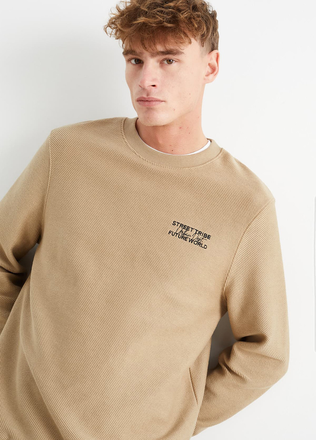 Бежевий світшот C&A однотонний вишивка (313290908)