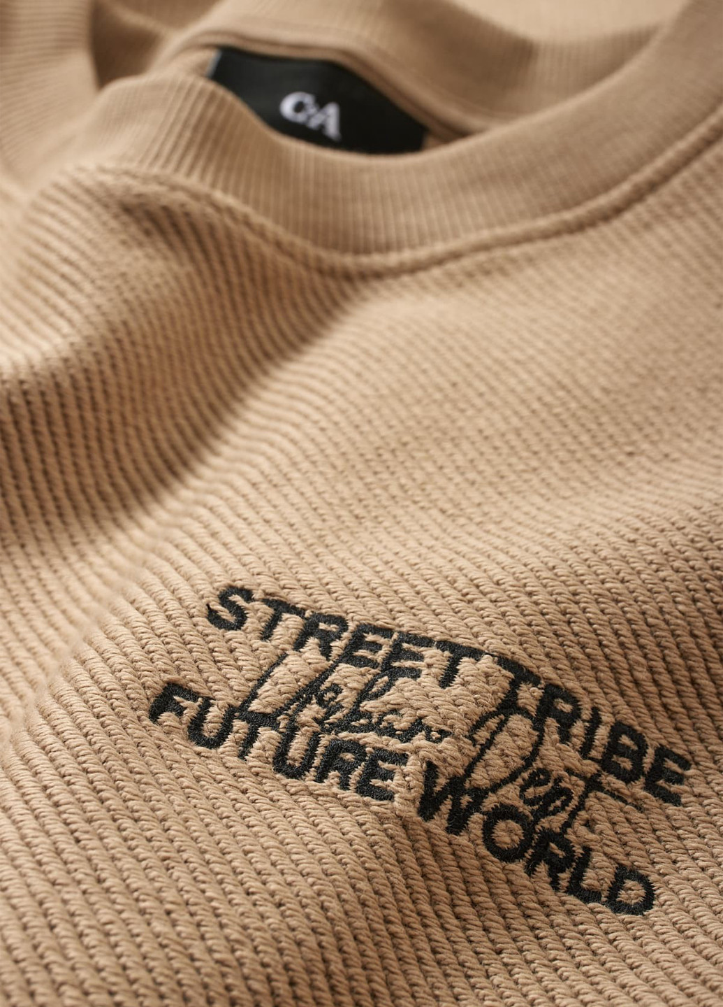 Бежевий світшот C&A однотонний вишивка (313290908)