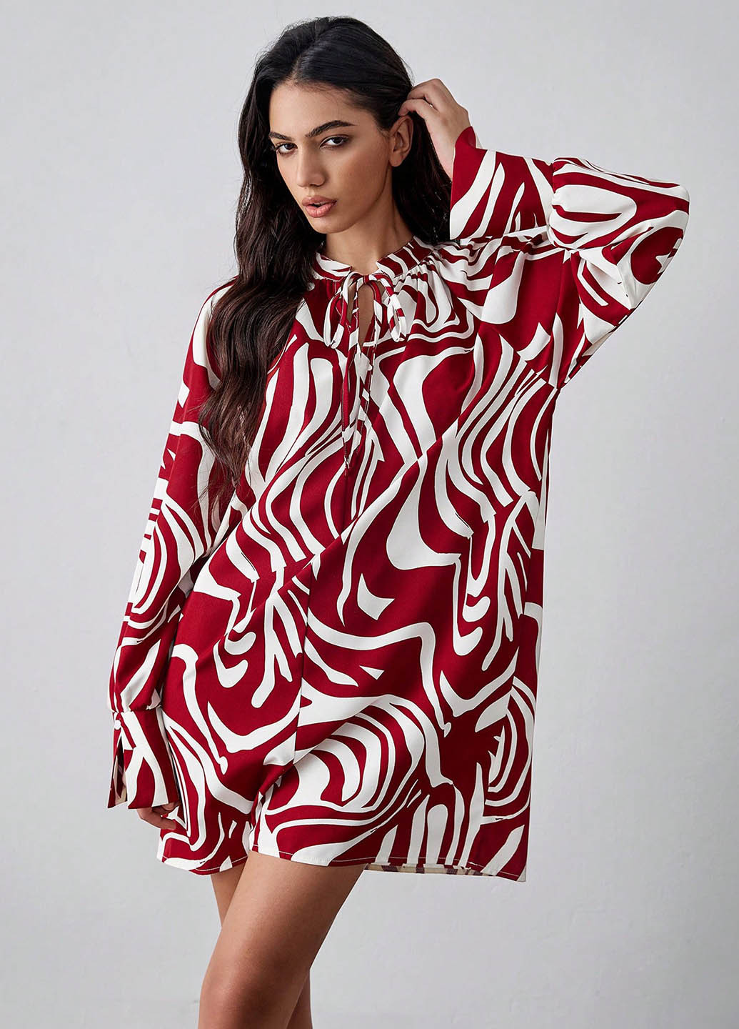 Темно-красное кэжуал платье SHEIN с абстрактным узором