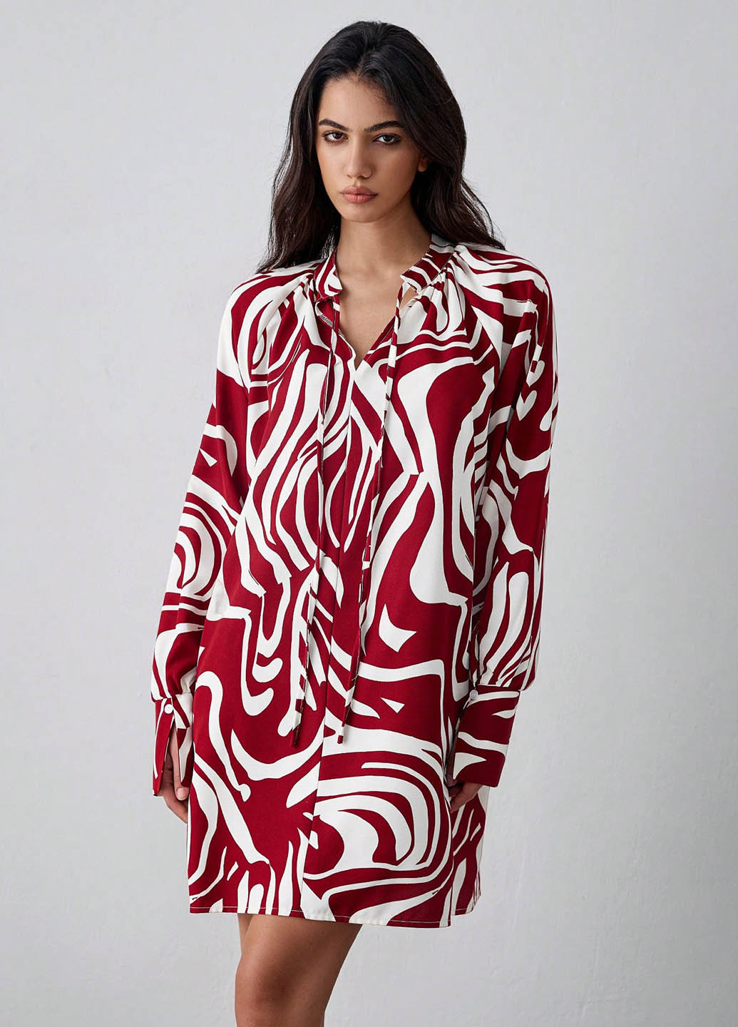 Темно-красное кэжуал платье SHEIN с абстрактным узором