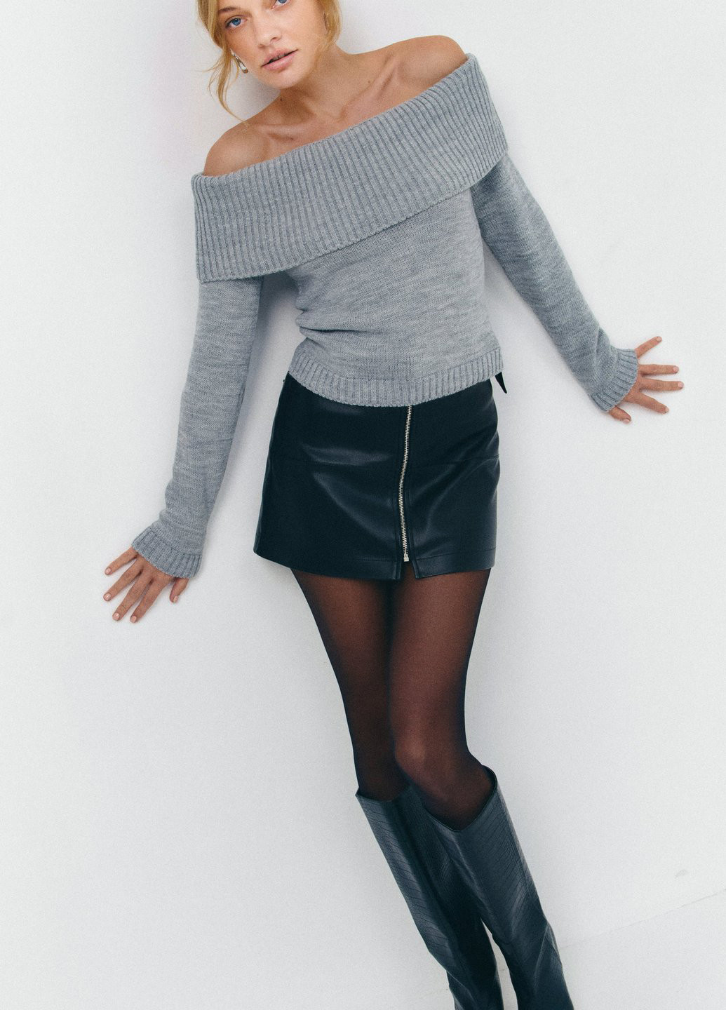 Серый демисезонный свитер Gepur