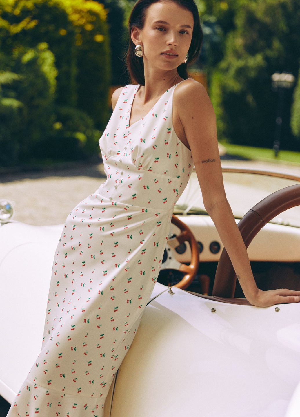 Молочное кэжуал платье Gepur с рисунком