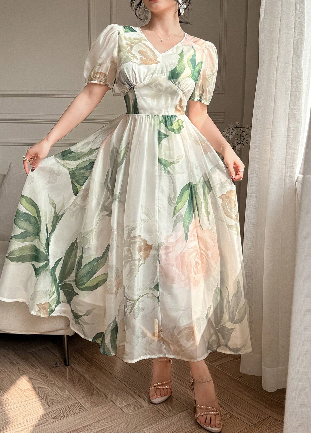 Белое вечернее платье с юбкой-солнце SHEIN с цветочным принтом