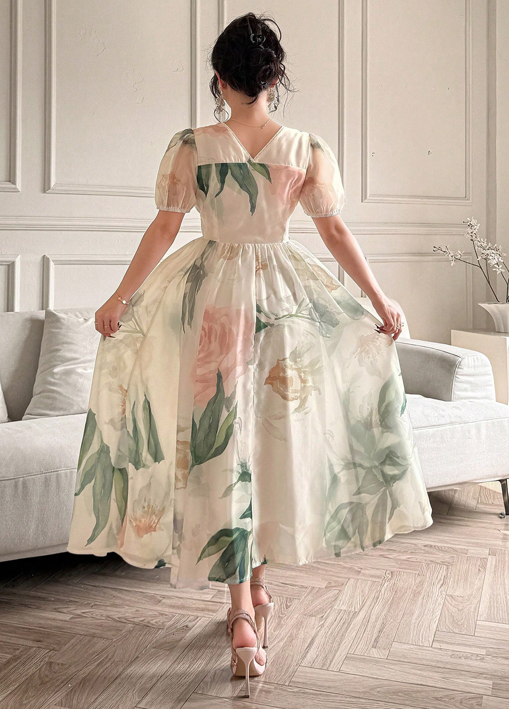 Белое вечернее платье с юбкой-солнце SHEIN с цветочным принтом