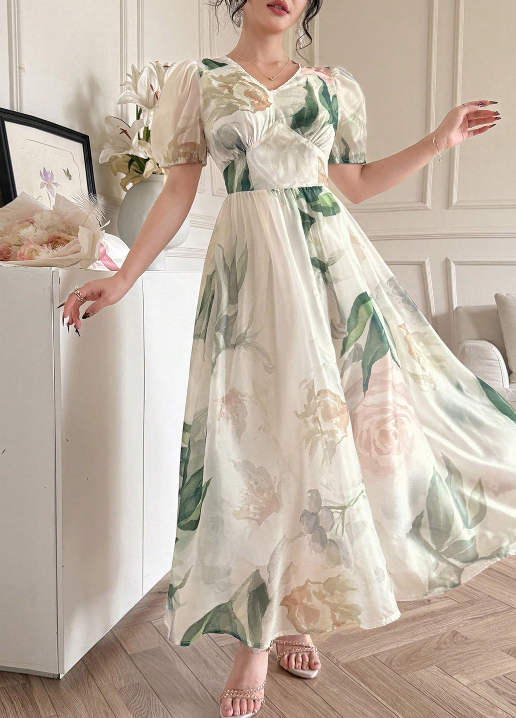 Белое вечернее платье с юбкой-солнце SHEIN с цветочным принтом