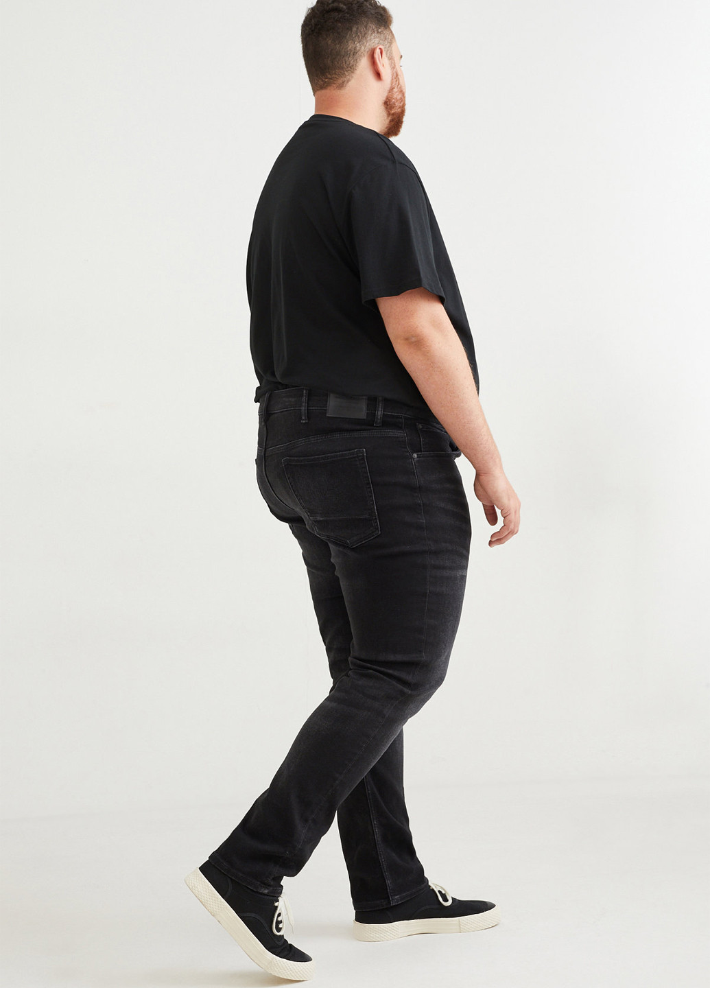 Черные демисезонные зауженные джинсы C&A