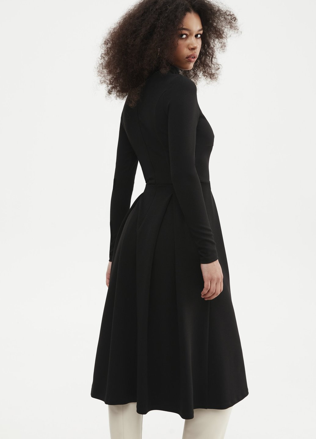 Черное кэжуал платье клеш, платье-водолазка Gepur однотонное