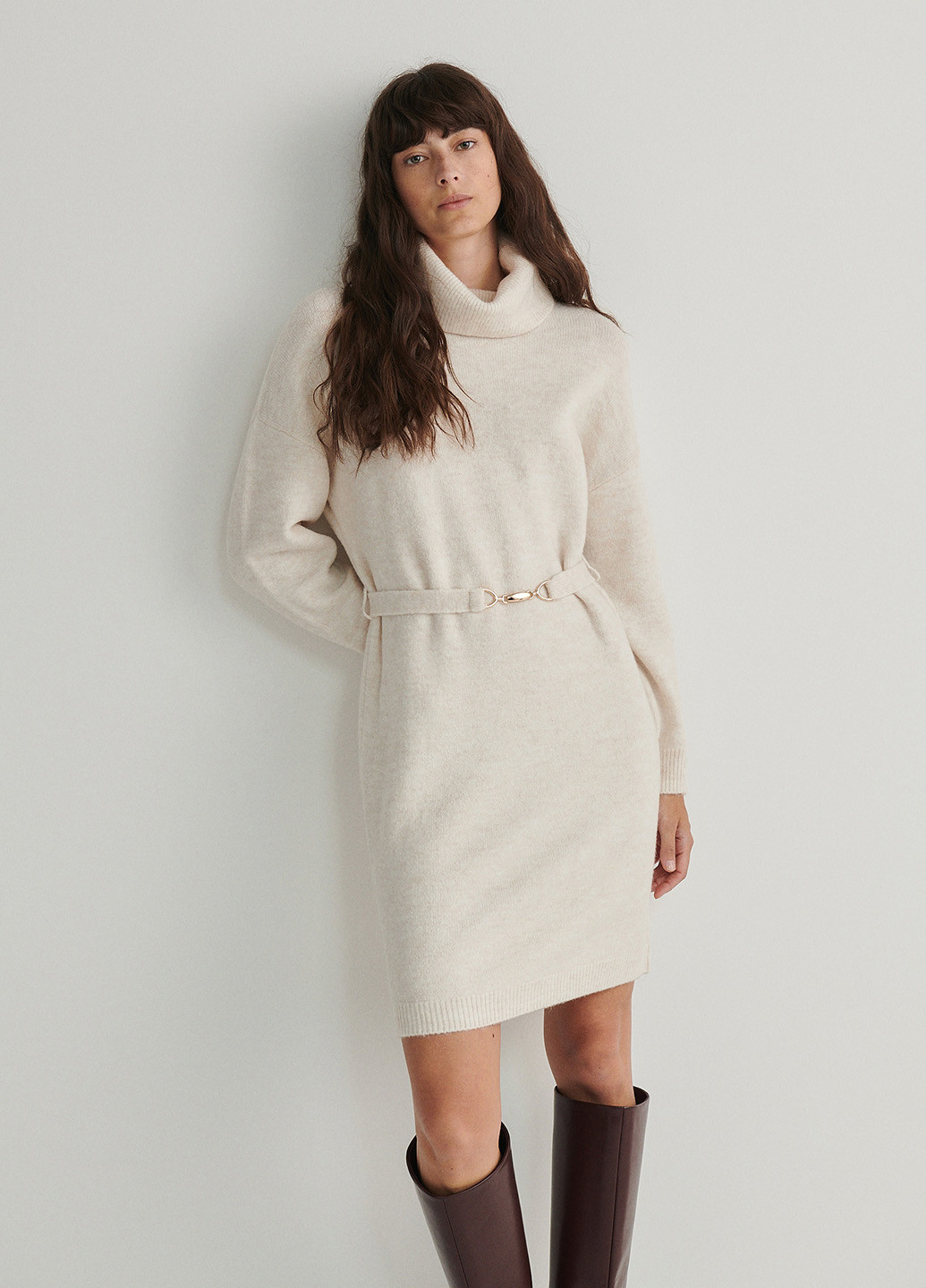 Молочное кэжуал платье платье-свитер Reserved однотонное