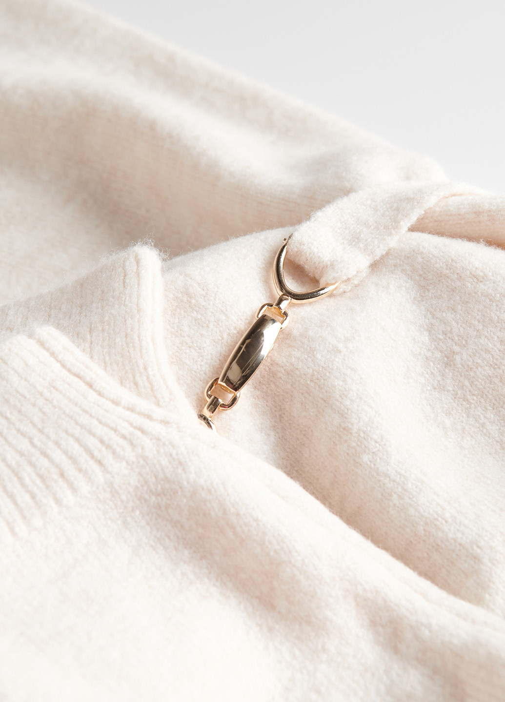 Молочное кэжуал платье платье-свитер Reserved однотонное