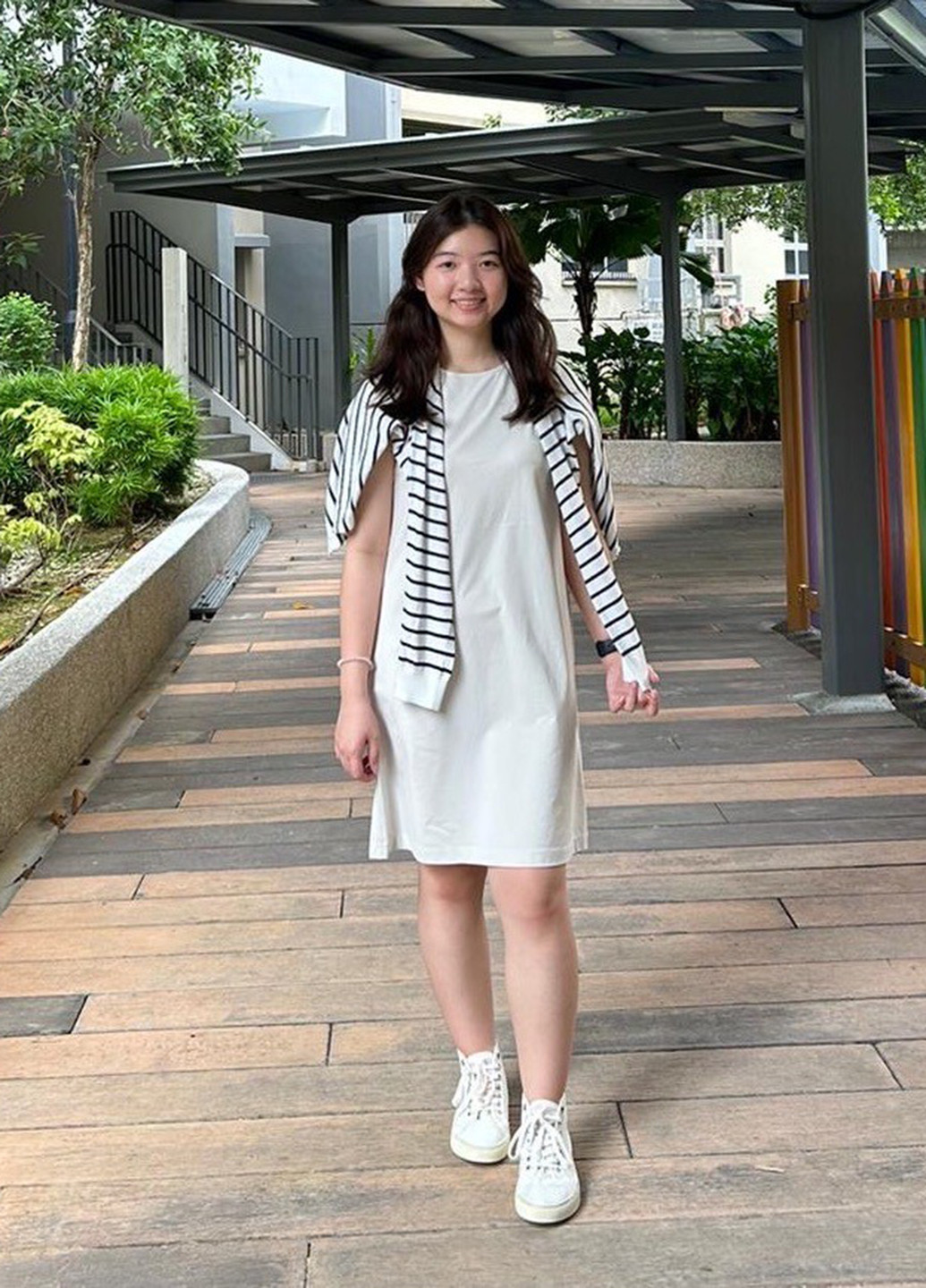 Молочное кэжуал платье Uniqlo однотонное