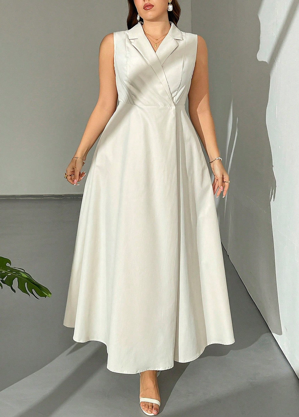 Молочна кежуал сукня на запах SHEIN однотонна