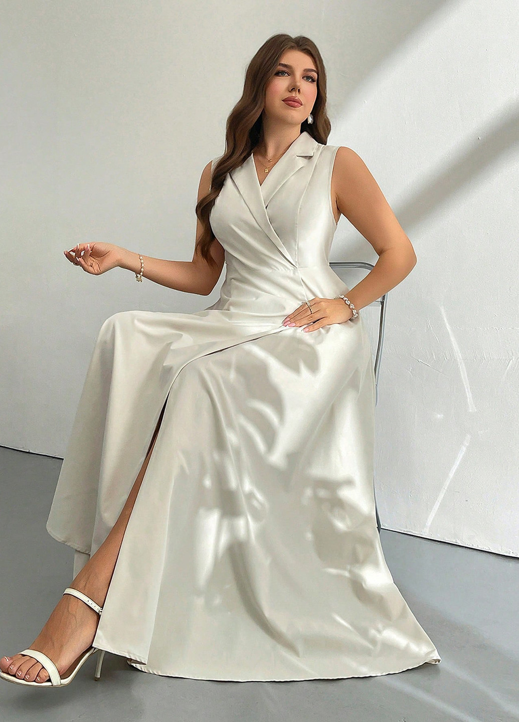 Молочна кежуал сукня на запах SHEIN однотонна