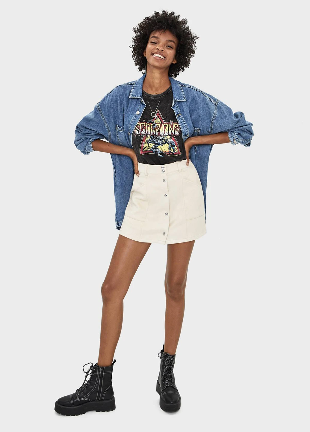 Айвори джинсовая однотонная юбка Bershka а-силуэта (трапеция)