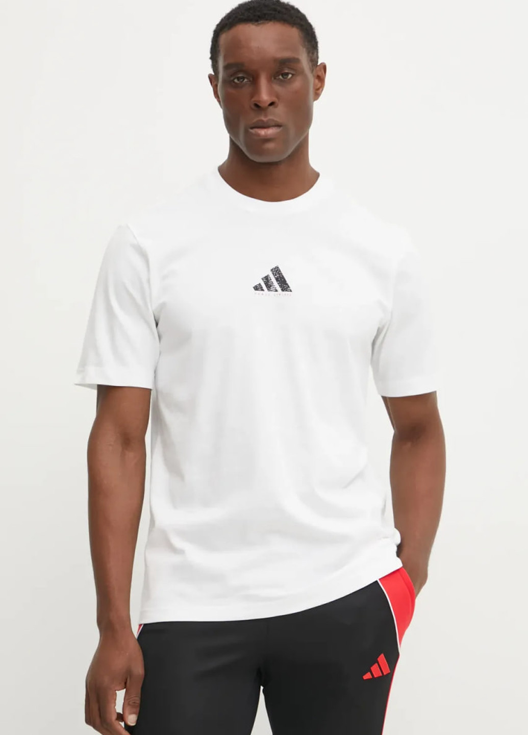 Біла футболка adidas