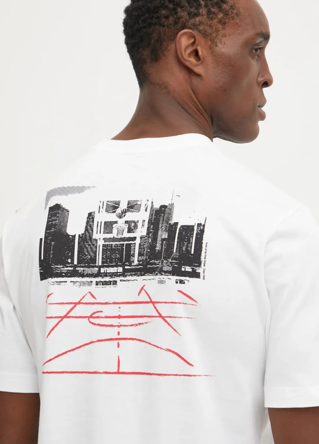 Біла футболка adidas