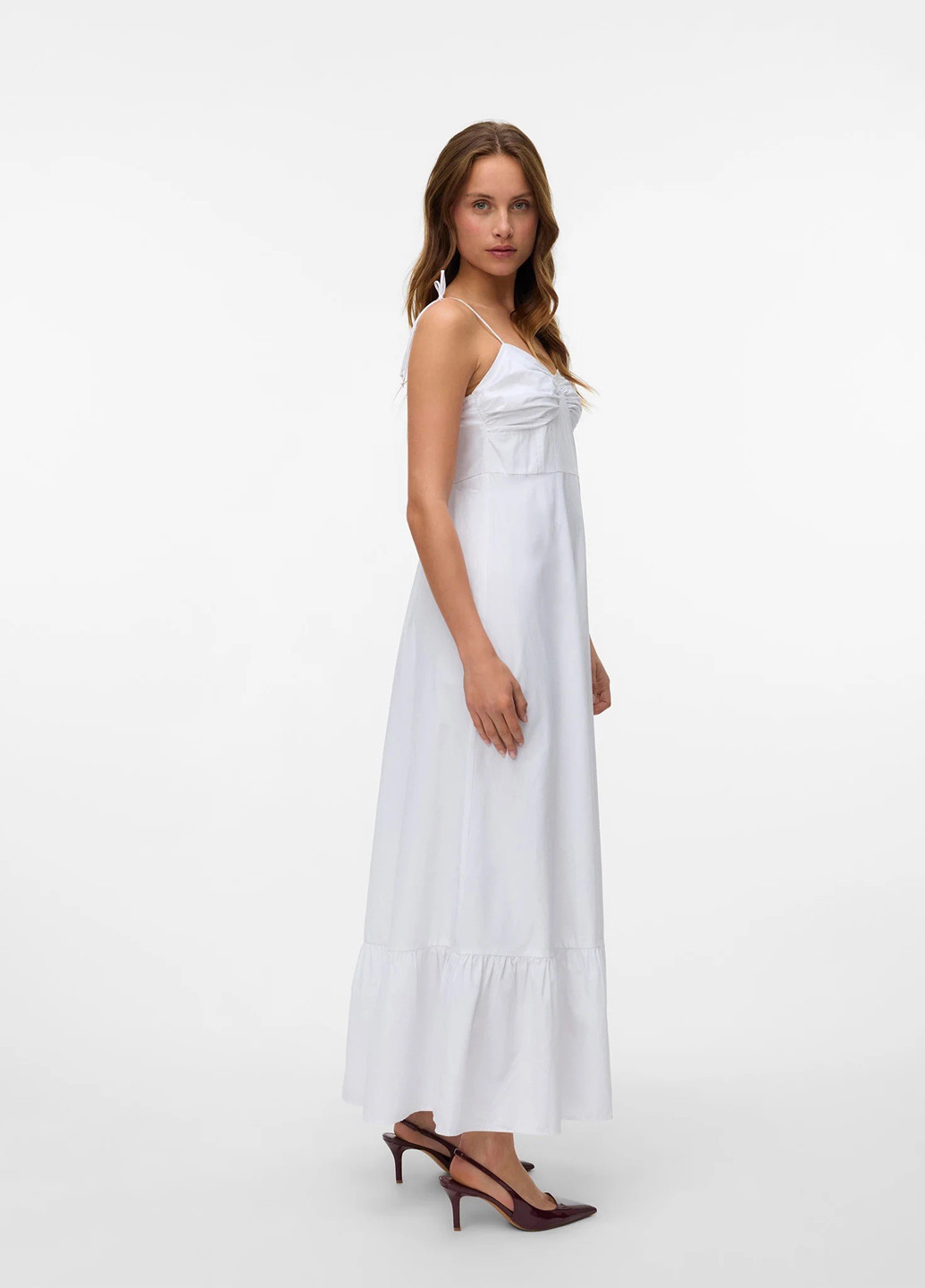 Белое кэжуал платье клеш Vero Moda однотонное