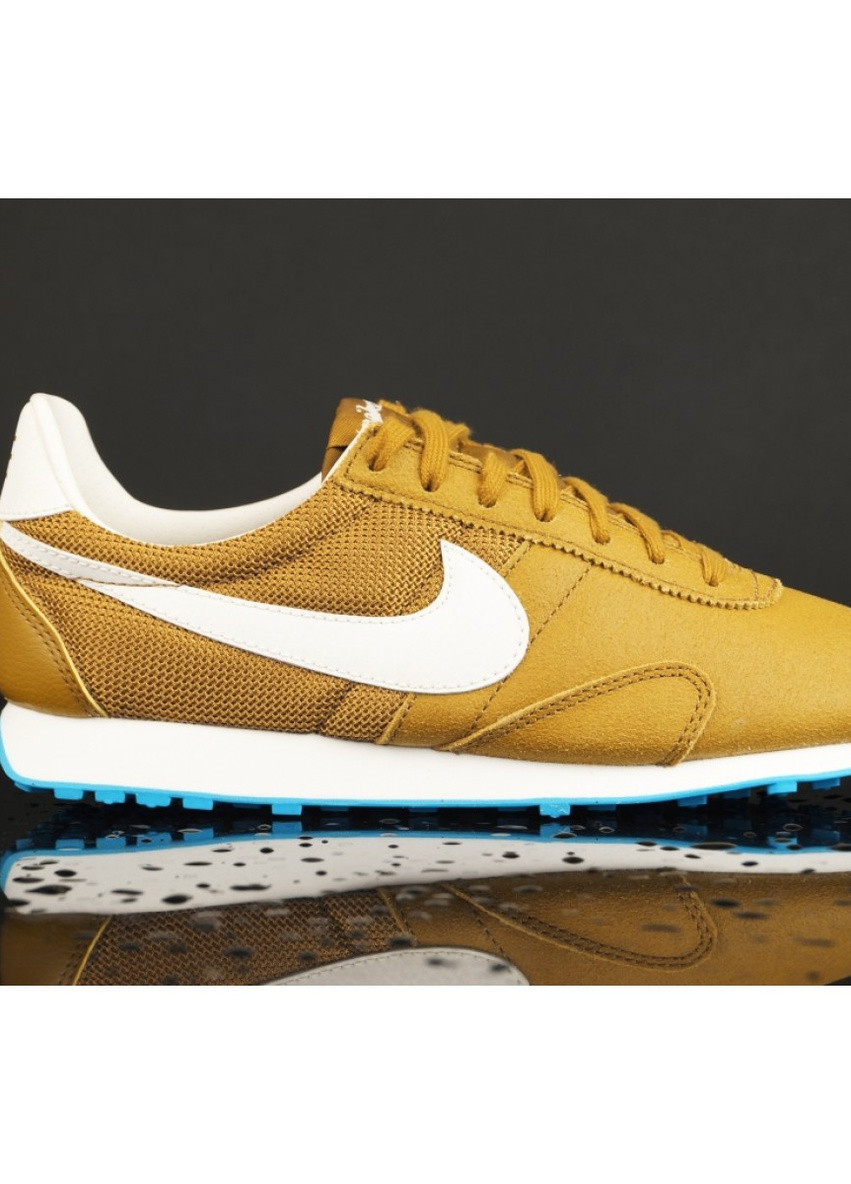 Золоті осінні кросівки wms pre monreal rcr (555258-700) Nike