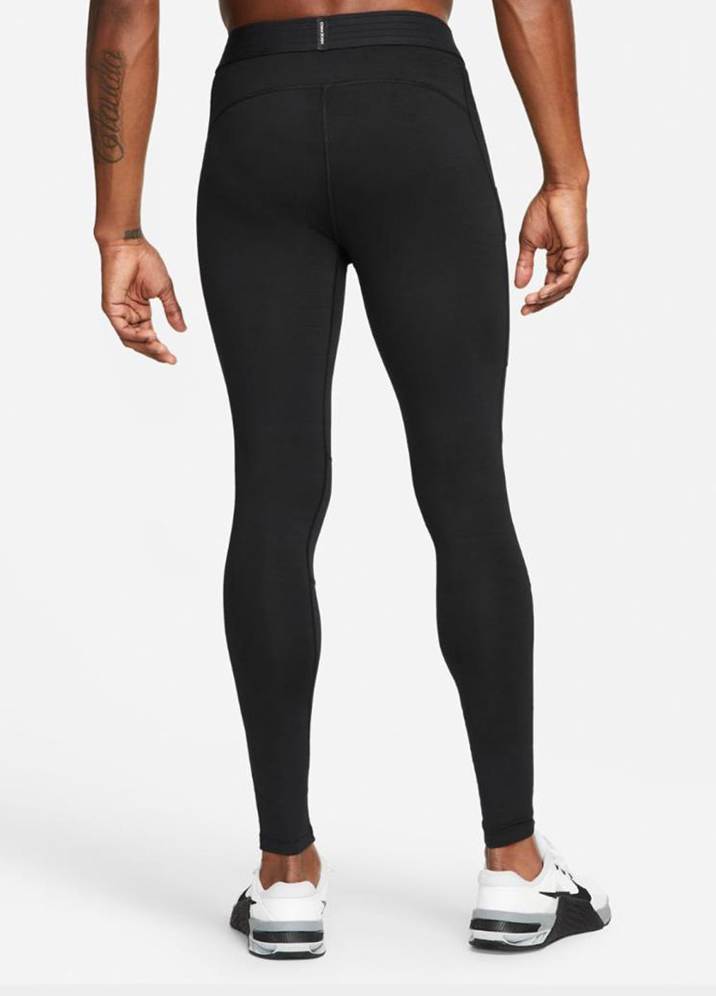 Черные спортивные демисезонные зауженные брюки Nike