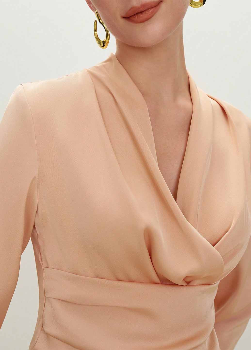 Персиковая блуза на запах SHEIN