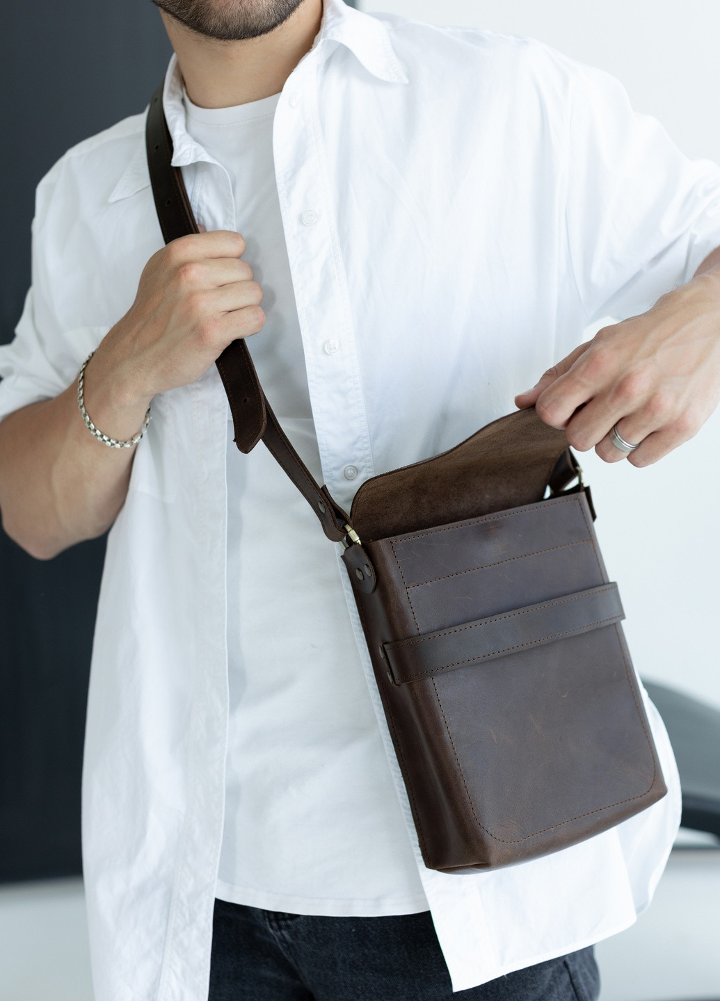 Мужская сумка мессенджер через плечо ручной работы из натуральной винтажной кожи серого цвета Boorbon (253412650)